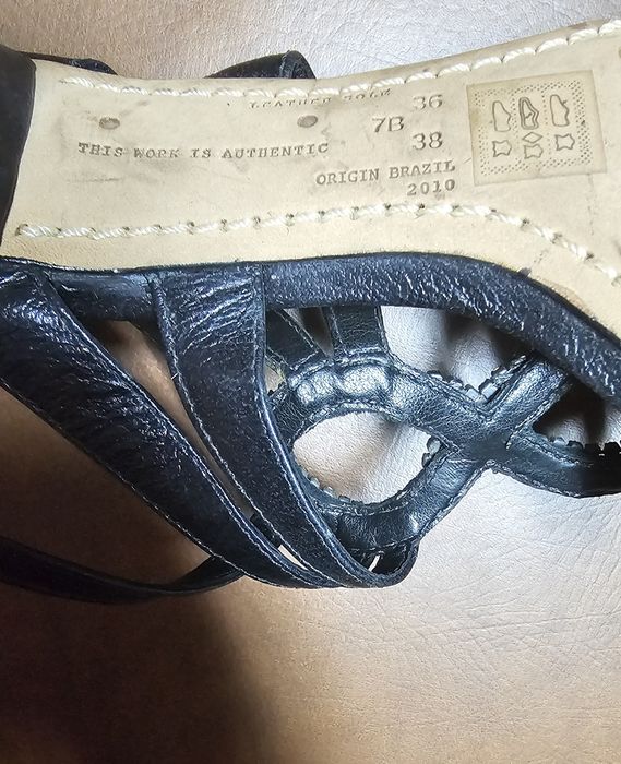 Sapatos altos cerimónia em pele