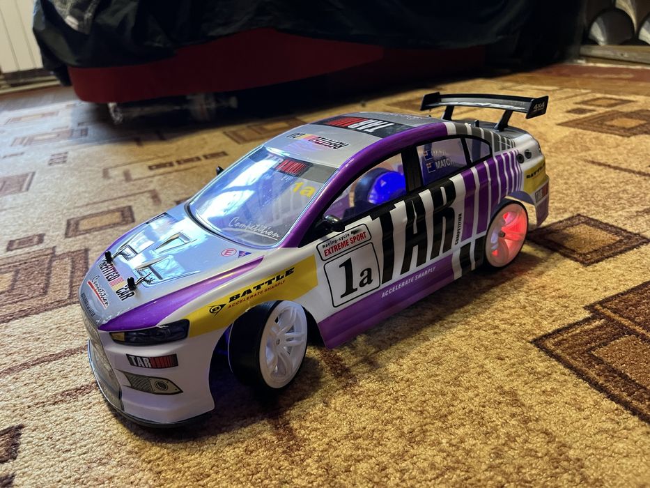 Продам машинку на радіокеруванні