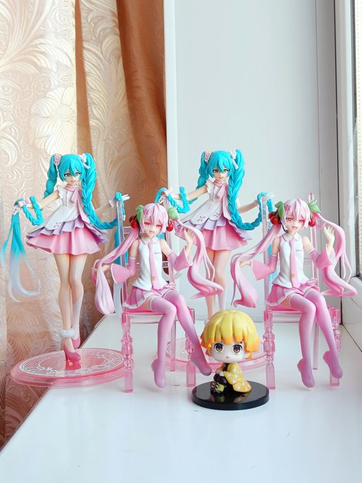 Аниме фигурки много разных