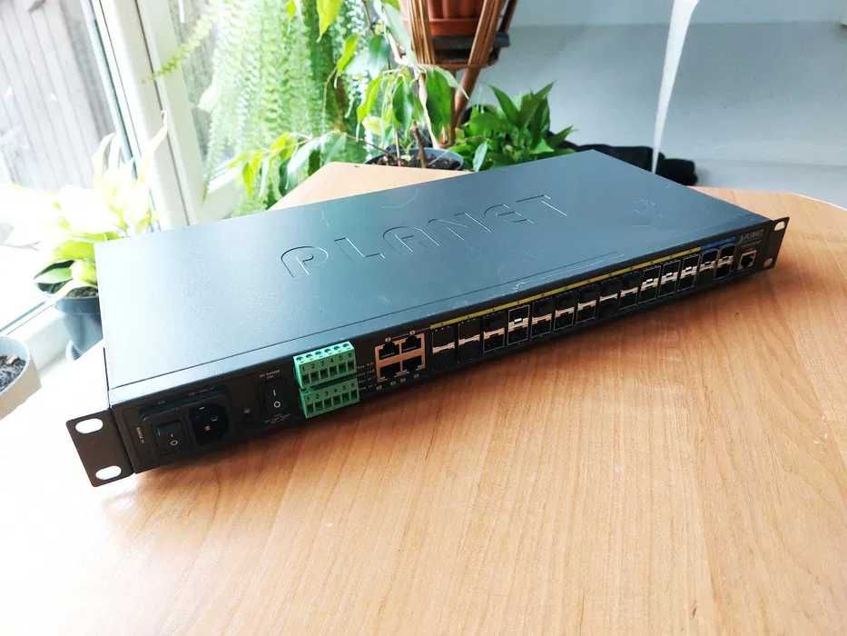 Switch przełącznik Planet MGSW-28240F 24x 1Gb 4x 10 Gb SFP