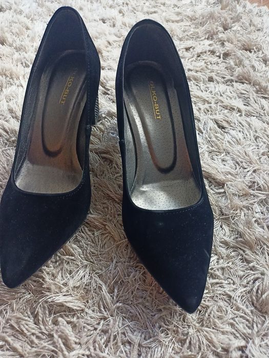 Eleganckie buty damskie na słupku 38