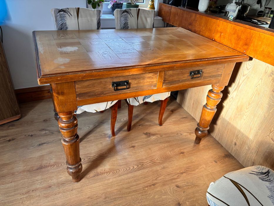 Stary dębowy stół