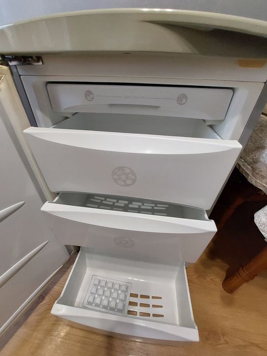 Холодильник " LG " 3000 грн