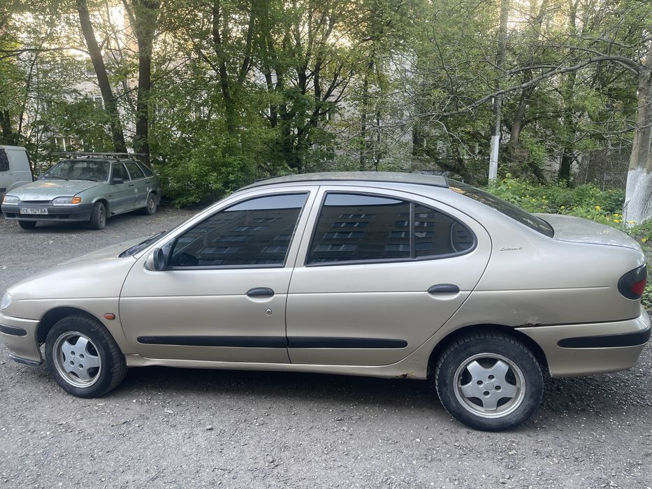 Продаю рено меган