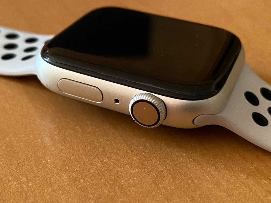 apple watch 4 44 nike - купити телефони та аксесуари - Ціна на OLX.ua