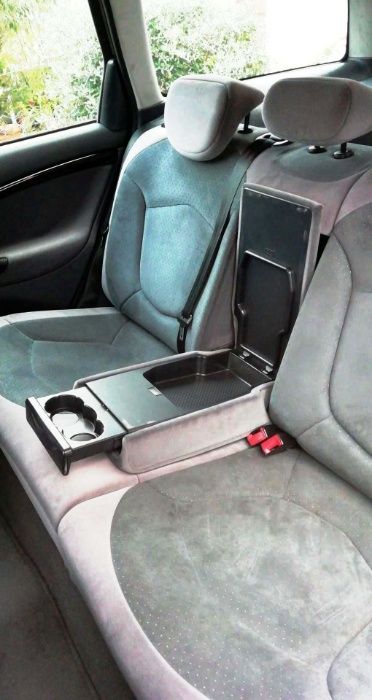 Interiores Citroen C5 de 2006 em veludo ou pele.