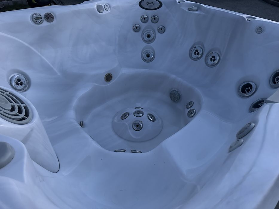 Amerykańskie jacuzzi JACUZZI J-365 7/8 osób 210x230