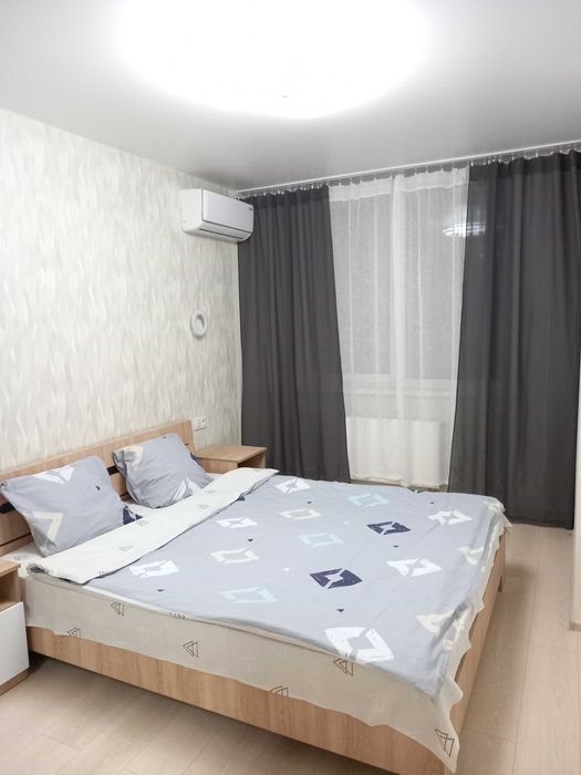 Атлант на Київській вул Симоненка сучасна квартира подобово погодинно