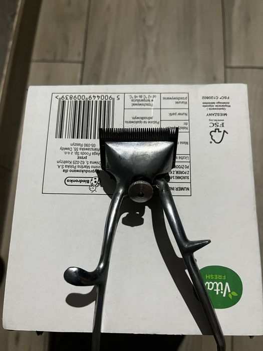 Reczna maszynka do strzyzenia z PRL