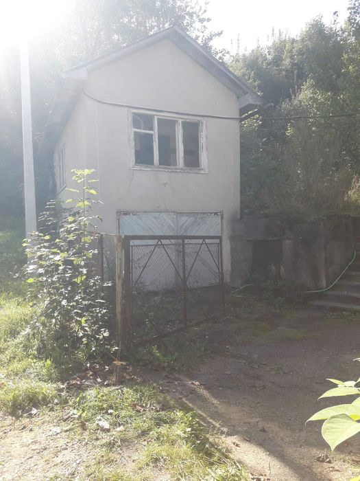 Продам будинок у горі м . Вижниця