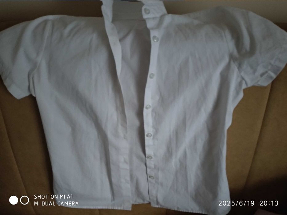 Biała bluzka dla dziewczynki na wzrost 140/146