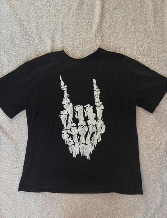 czarny luźny t-shirt z nadrukiem