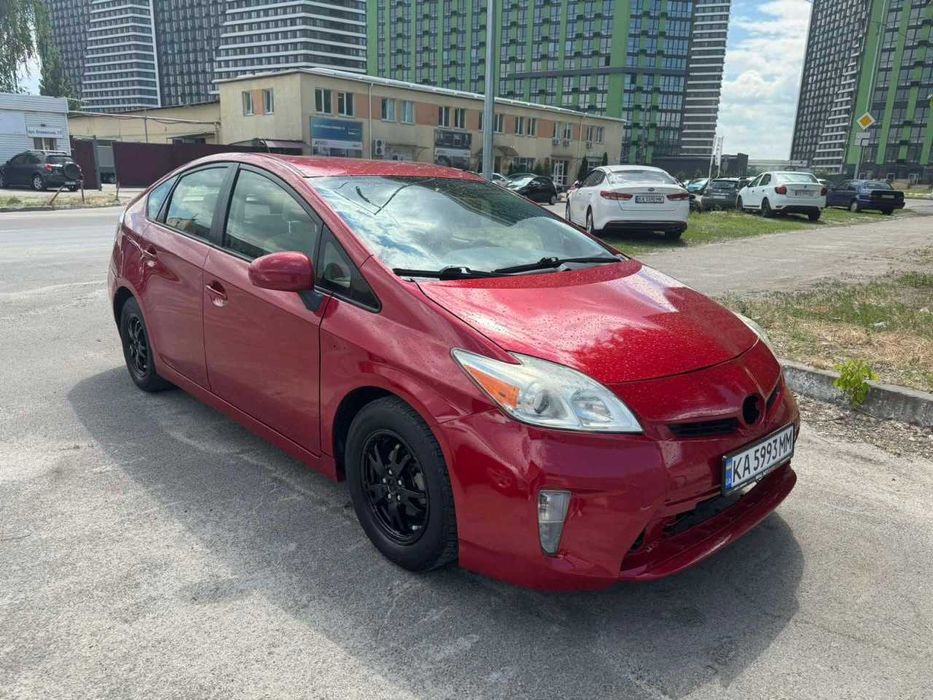 Toyota Prius 2014 р.в. Оренда з викупом під таксі і власні потреби
