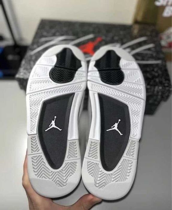 Jordan 4 retro Military black R.42