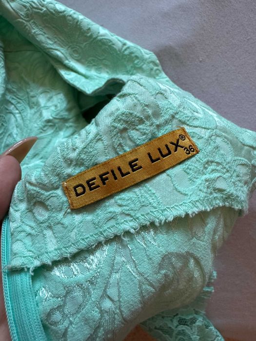 Плаття з хвостом на випуск або весілля