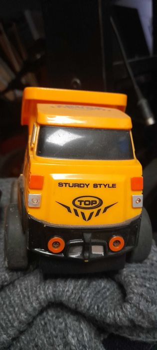 Brinquedo Camião