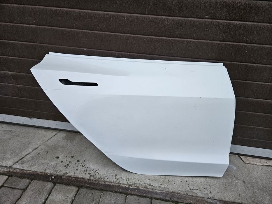 Двері задні праві Tesla Model 3 2018-2023р.