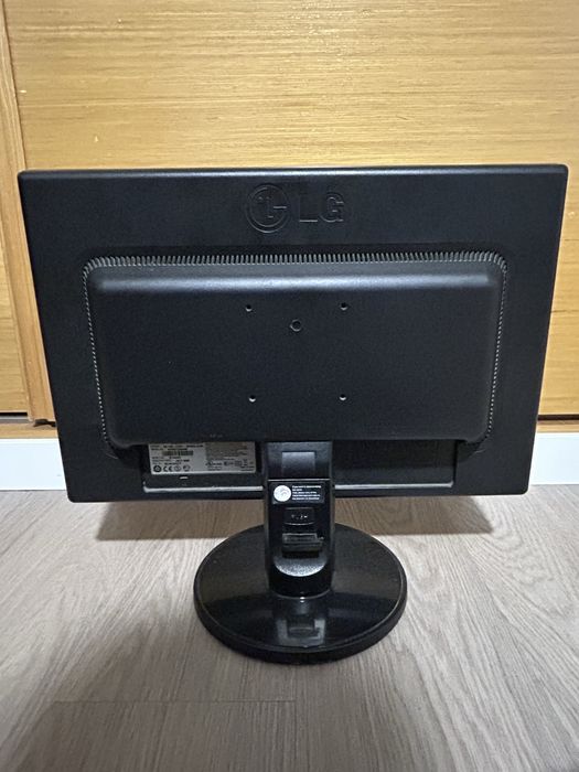 Monitores ASUS e LG