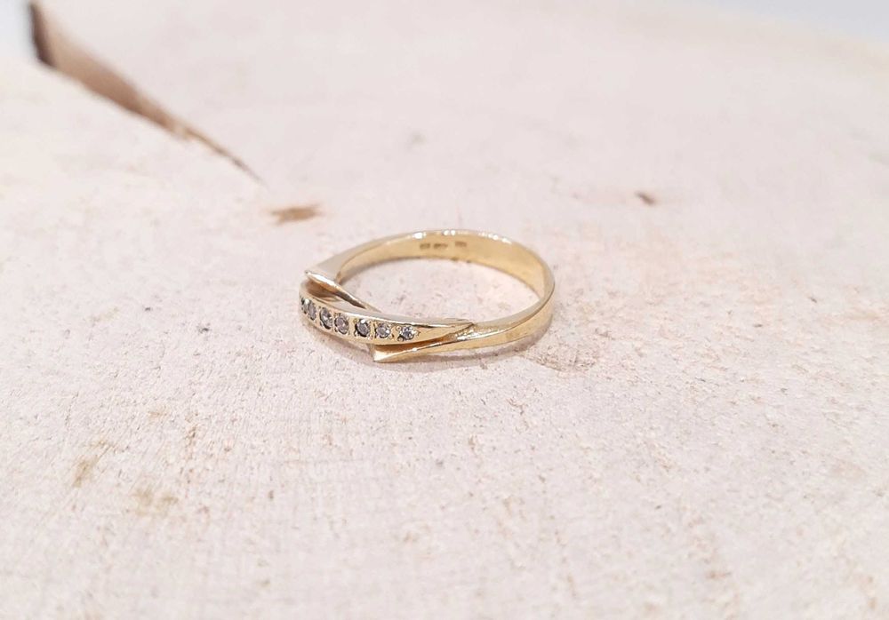 Złoty pierścionek p.585/2,92g