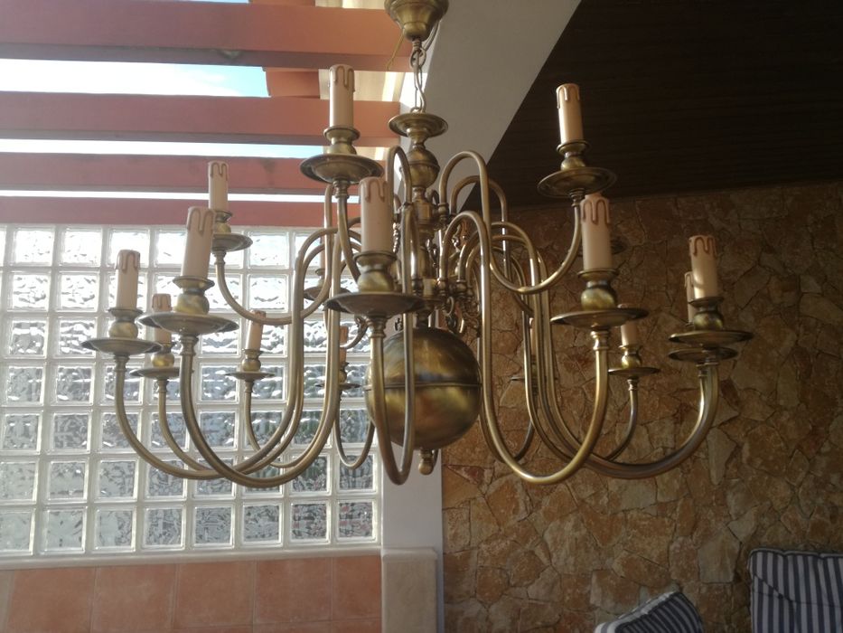 Candeeiro latão dourado de 18 braços.