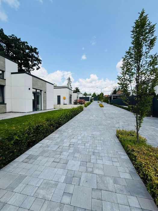 Продаж будинку з ремонтом в закритому КМ в Лісниках, 8 соток, газ