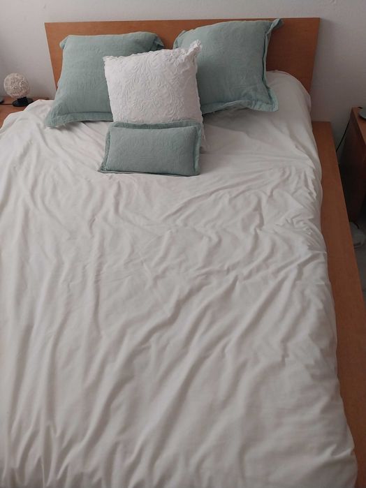 Cama com estrado