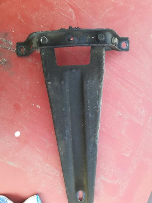 Fiat 126p blacha utrzymująca skrzynię biegów