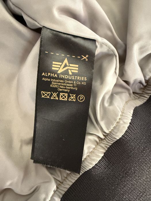 Куртка-бомбер Alpha Industries Nasa, розмір S