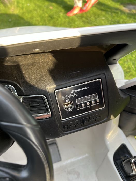 Pojazd akumulatorowy VOLKSWAGEN TOUAREG biały