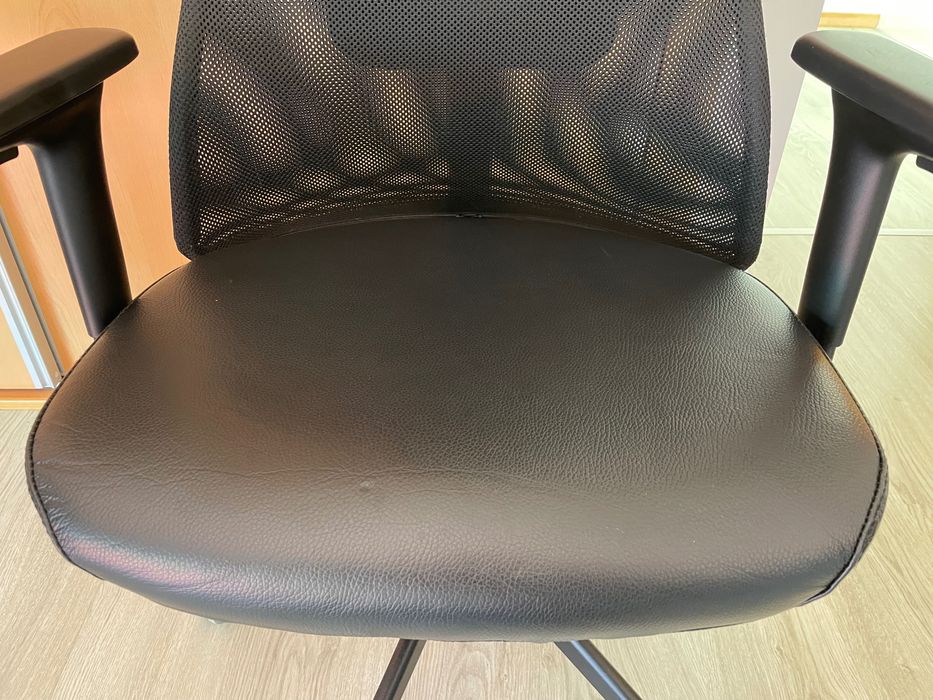 JÄRVFJÄLLET - Cadeira de escritorio giratória c/braços, Glose preto