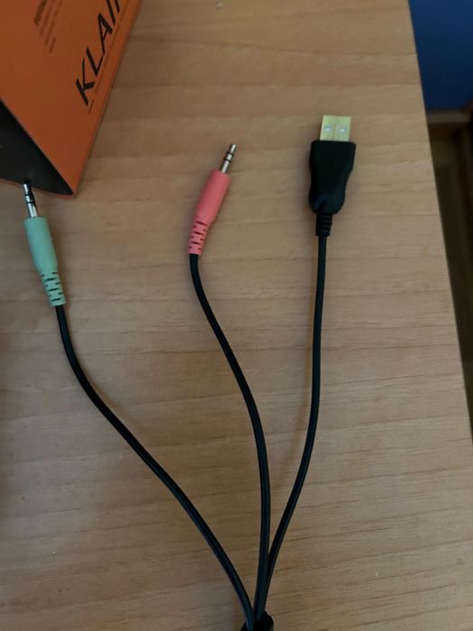 Fones da KROM CLAIN RGB