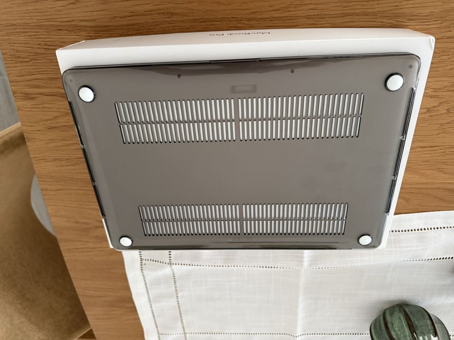 MacBook Pro 15’’ i7 quad, 16gb e Radeon pro 450- TOUCH  BAR