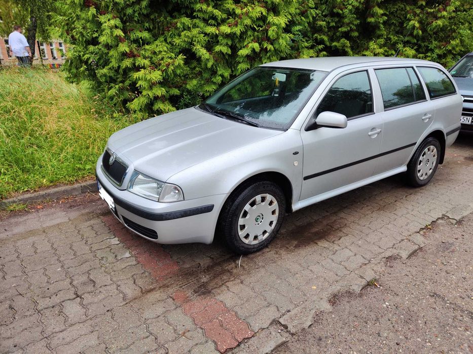 Samochod osobowy SKODA OCTAVIA 1