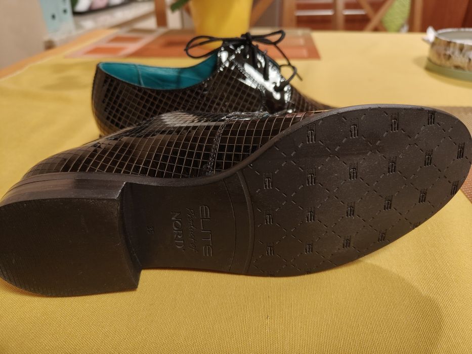 Buty damskie 35 lakierowane skóra