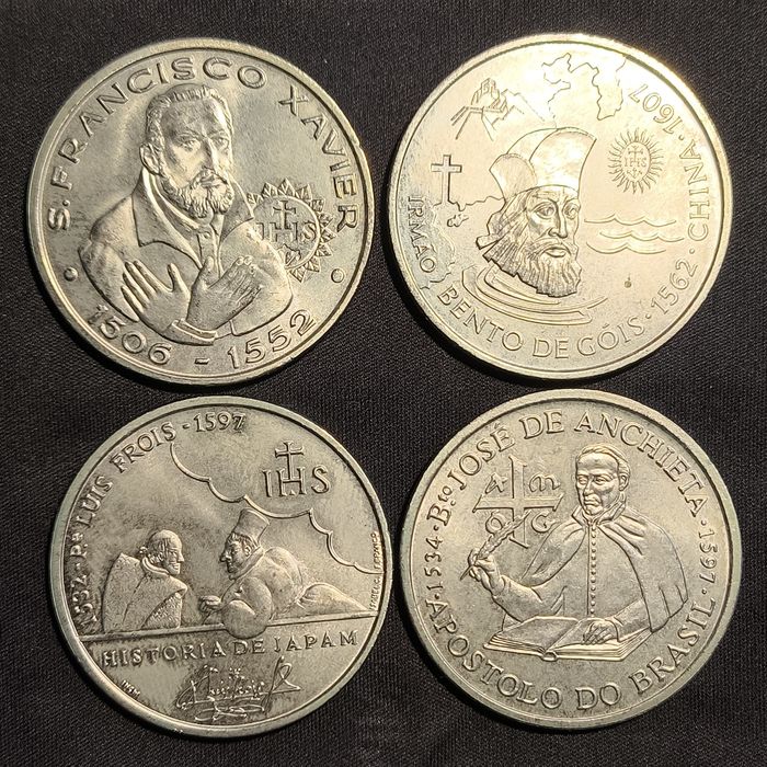 Conjunto de 4 moedas de 200Esc. - 8° Serie  Descobrimentos.