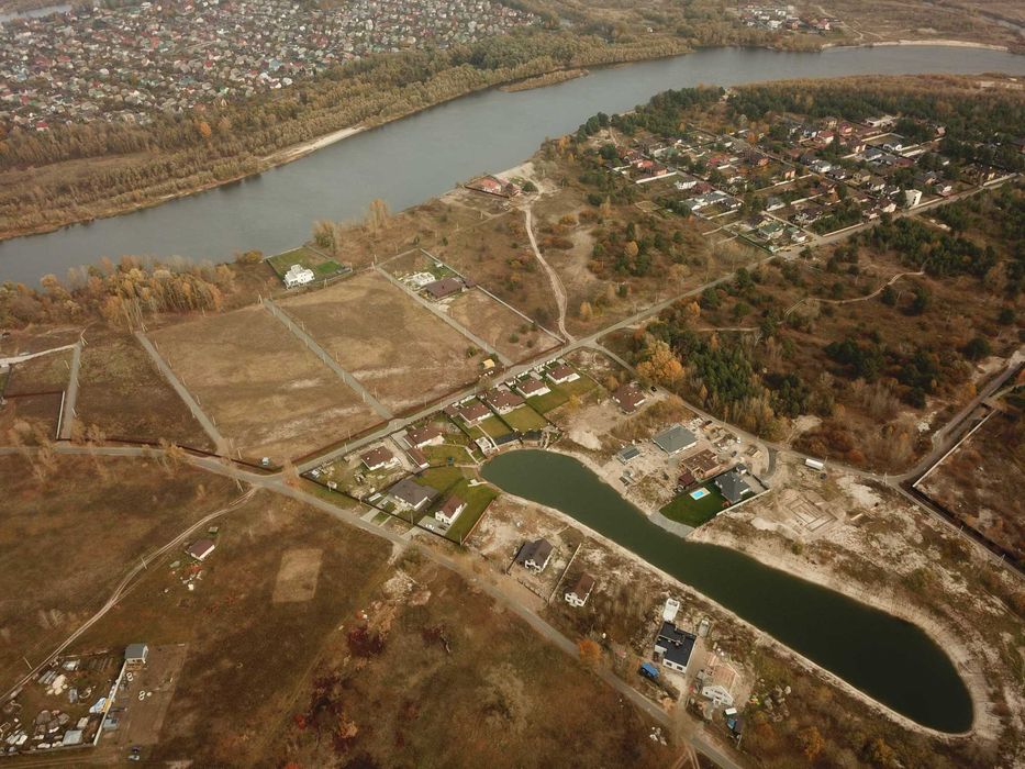 Продаж ділянки з виходом на  озеро на р. Десна. с. Новосілки Вишгород