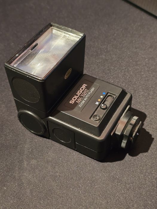 Soligor MK-32AT Zoom Auto Flash – lampa błyskowa do aparatu