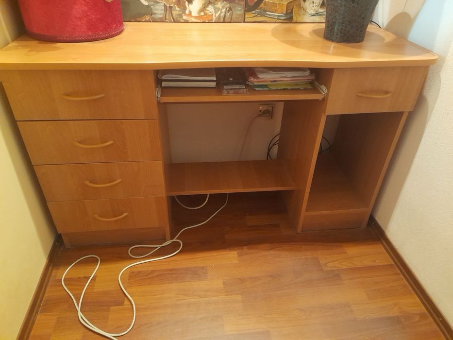 Стіл письмовий ідеальний стан