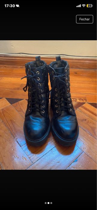 Botas de salto alto com atacadores