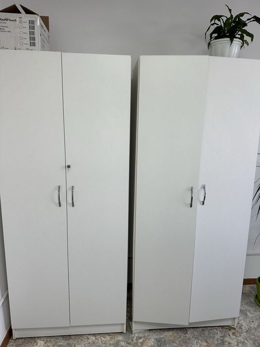 Продам шкаф з полицями