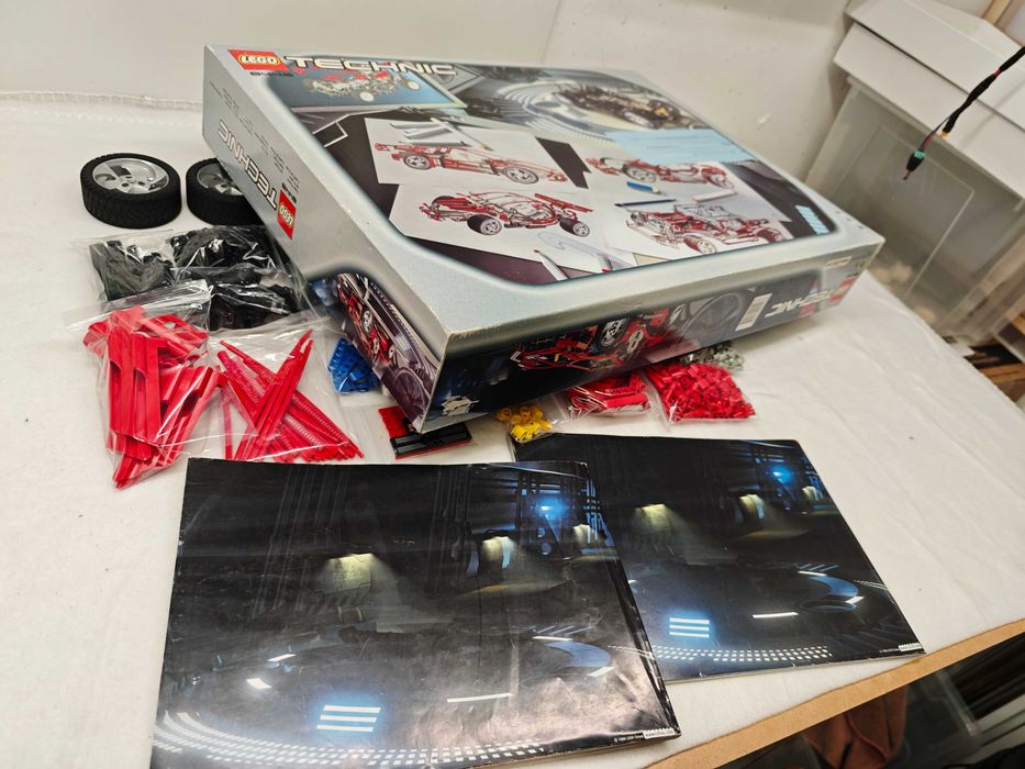 Lego Technic 8448 "Super Street Sensation"; 1999; [185]