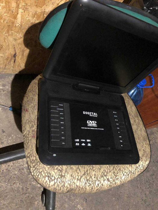 Портативний телевізор  DVD FM USB ДВД Програвач Міні переносний!