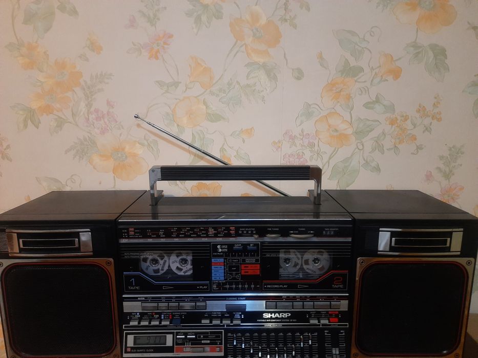 Продам магнитофон sharp 800 черный
