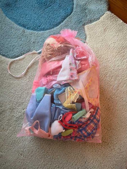 Lote de Barbies, Kens e outras bonecas