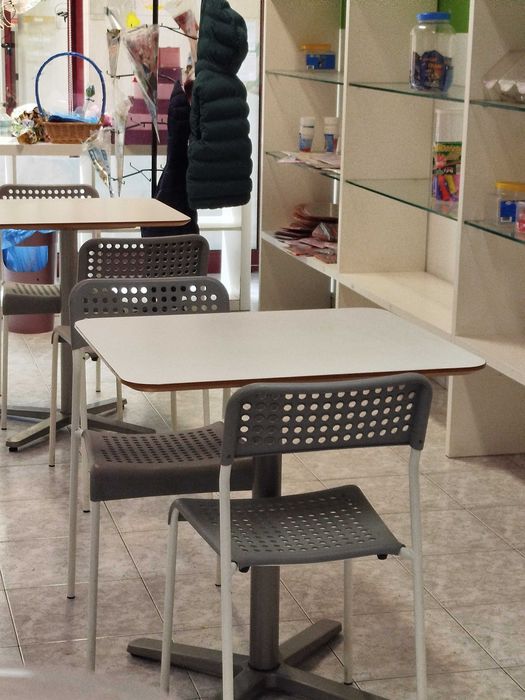 Conjunto de mesas e cadeiras IKEA