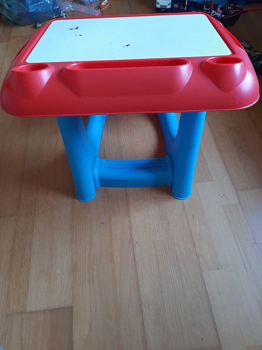 Secretária criança