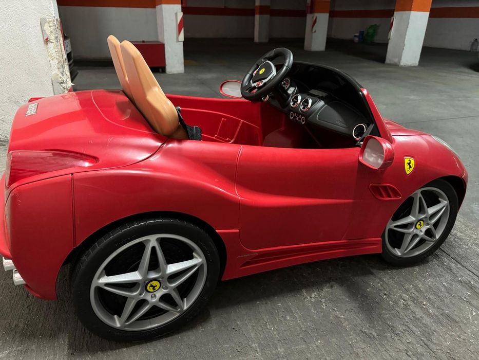 Carro elétrico dois lugares Ferrari para criança