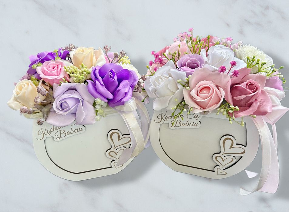 Box z kwiatami mydlanymi na Dzień Babci