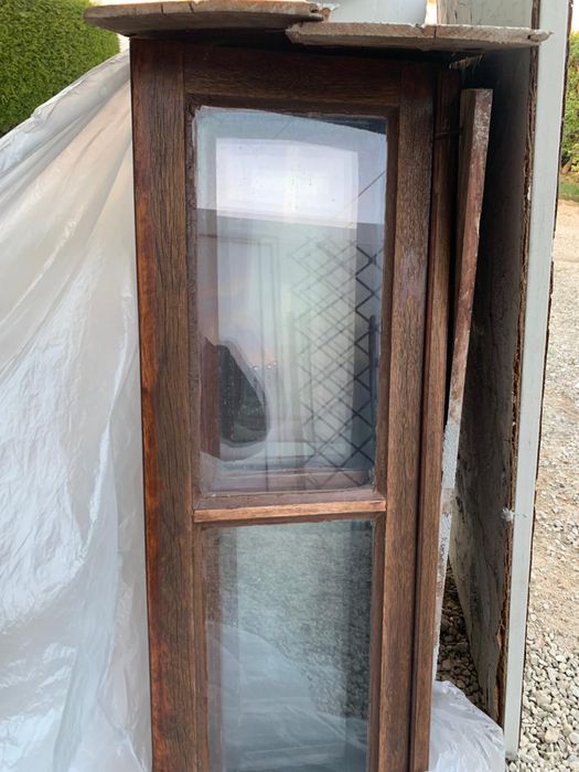 Janelas em madeira com vidros intatactos otimo estado