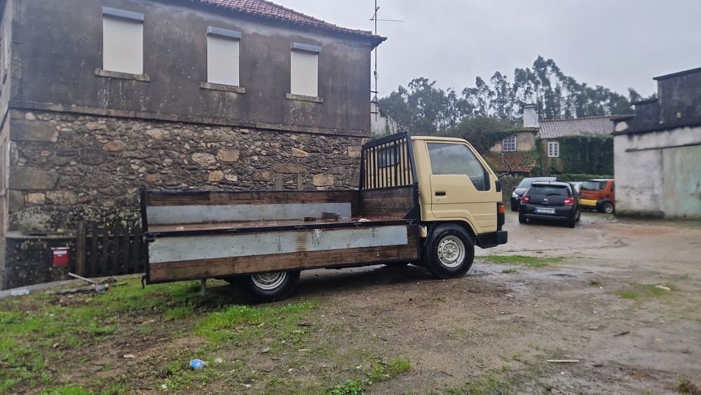 Toyota Dyna 150 excelente todo pintado